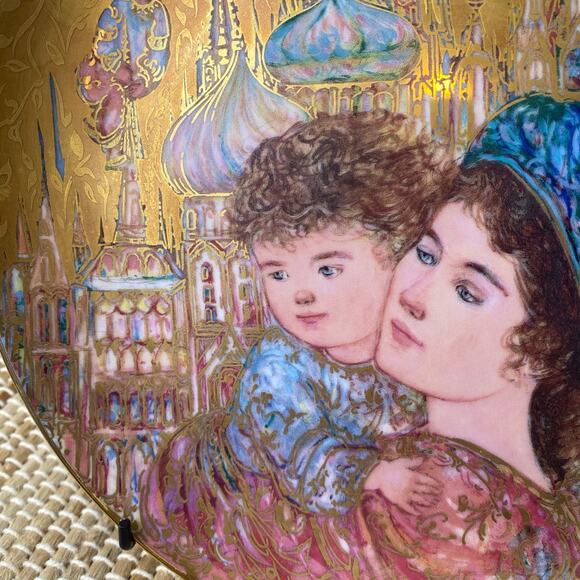 Vintage Limited Edition Edna Hibel Holiday Joy Porcelain Plate 1993 Wood Frame - Picture 5 of 13